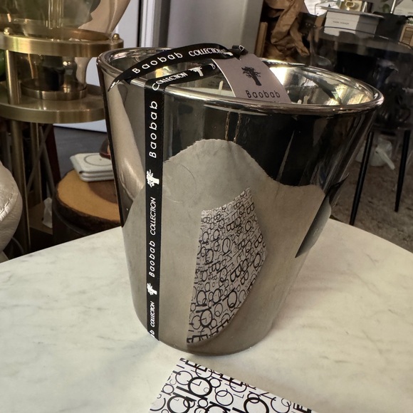Baobab Collection Platinum Candle
Les Exclusives - Picture 6 of 8